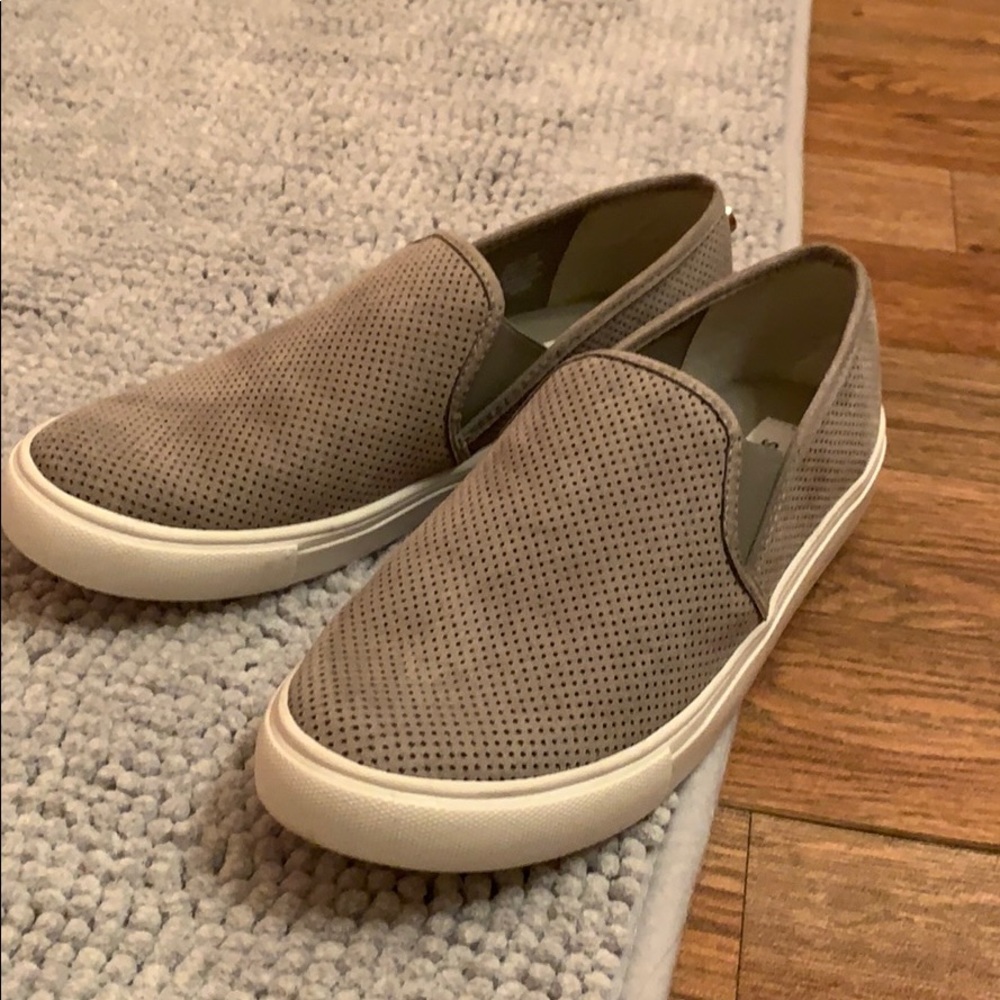 Suede Steve Madden slip on shoes